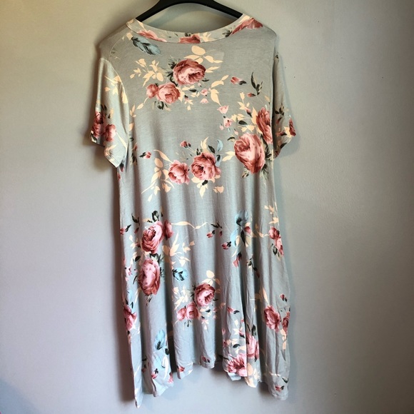 Boutique floral dress *NWT* Large - Picture 3 of 4